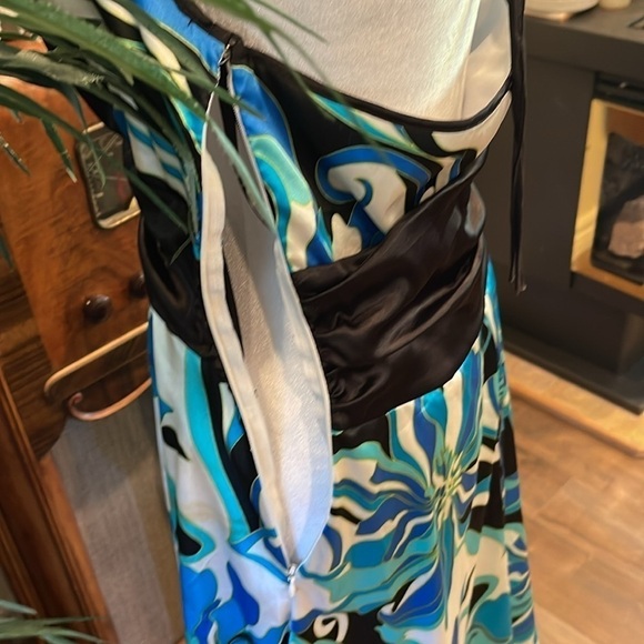 Le Chateau size 12 halter fit and flare halter dress with spaghetti straps - Picture 5 of 11